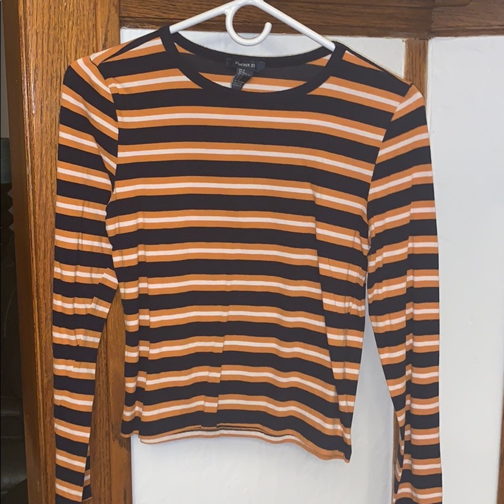 I’m selling a forever 21 long sleeves